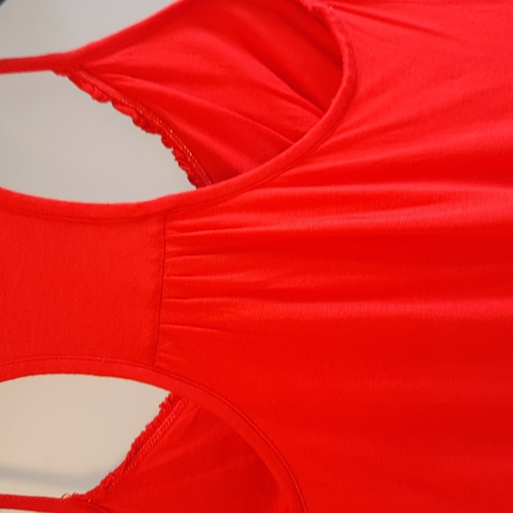 Old Navy t-shirt/tank top. Size Medium.Red - Picture 6 of 11